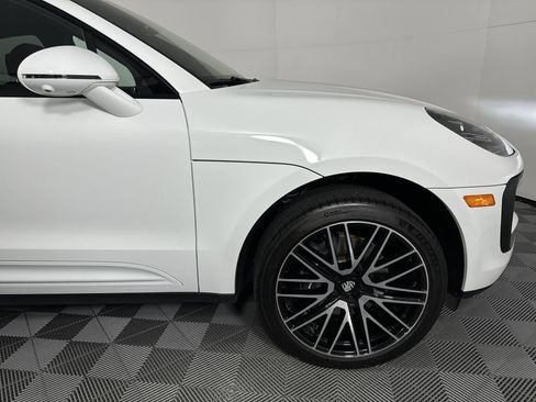 Certified 2025 Porsche Macan image 12