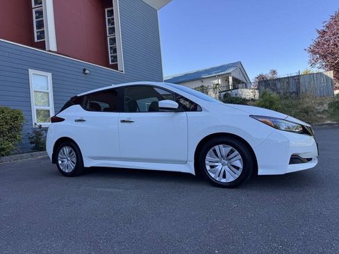 Used 2025 Nissan Leaf S FWD image 3