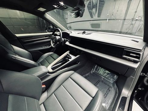 Used 2024 Porsche Macan Turbo Electric AWD/4WD image 19