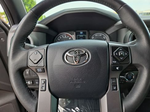 Used 2022 Toyota Tacoma TRD Off-Road w/ Technology Package AWD/4WD image 23