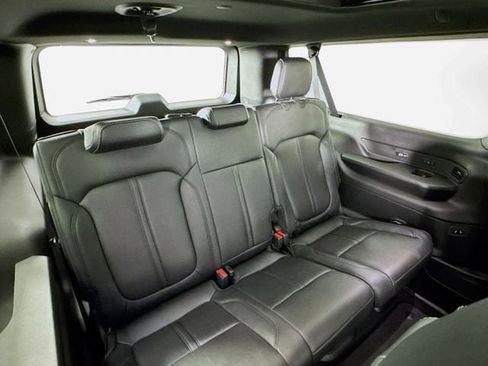 New 2025 Jeep Wagoneer L Series II image 32