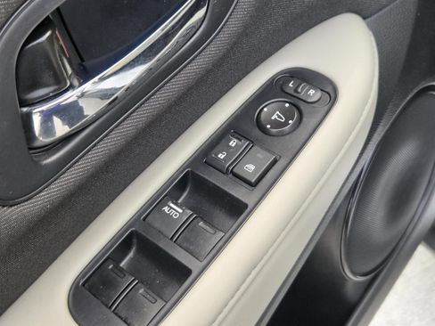 Used 2019 Honda HR-V LX image 14