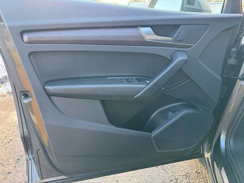 Certified 2025 Audi Q5 2.0T Premium image 10