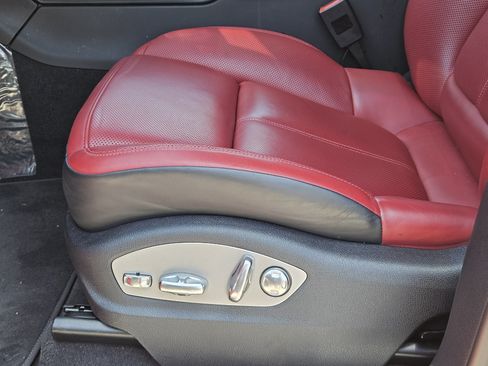 Used 2023 Porsche Macan Turbo AWD/4WD image 23