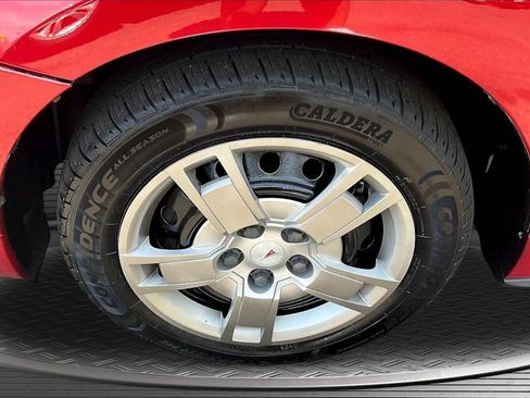Used 2010 Pontiac Vibe w/ Preferred Package FWD image 31