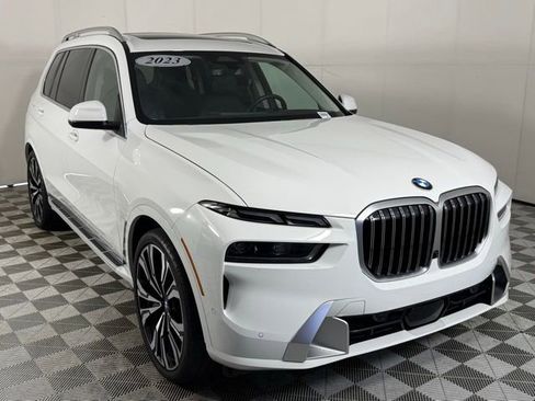 Used 2023 BMW X7 xDrive40i w/ Premium Package image 9