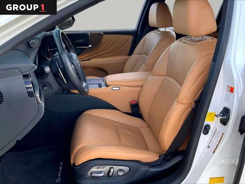 Certified 2021 Lexus LS 500 w/ Accessory Package (Z2) RWD image 8