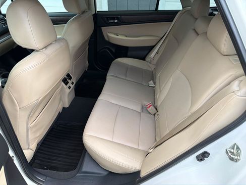 Used 2016 Subaru Outback 2.5i Limited AWD/4WD image 9