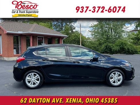 Used 2017 Chevrolet Cruze LT w/ Convenience Package FWD image 3