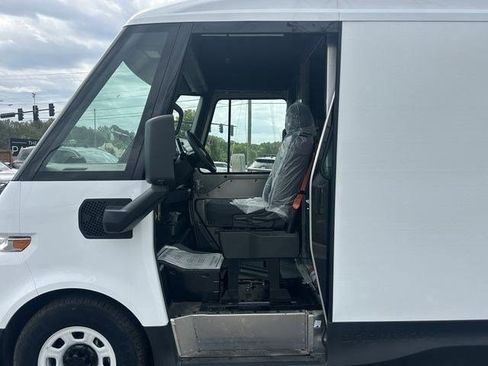 Used 2024 Chevrolet Brightdrop 400 w/ Commercial Equipment Package AWD/4WD image 7