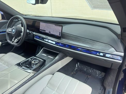 Used 2023 BMW i7 xDrive60 AWD/4WD image 15