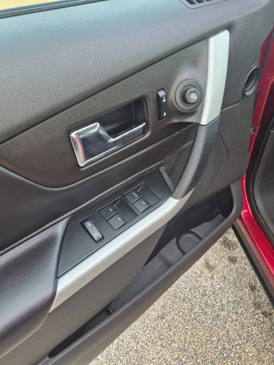Used 2013 Ford Edge SEL AWD/4WD image 12