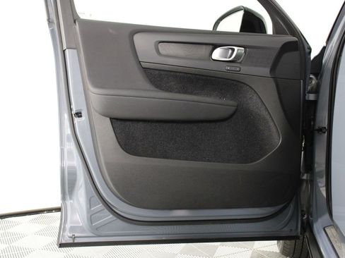 Certified 2023 Volvo XC40 Recharge Core image 17