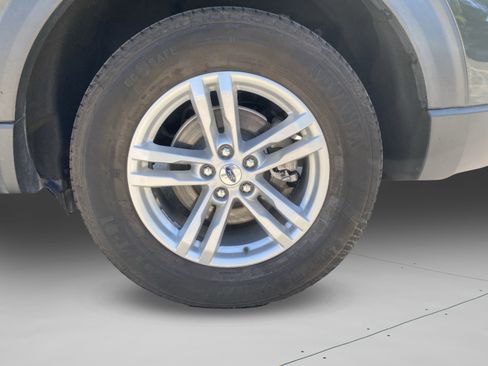 Used 2023 Ford Explorer XLT w/ Equipment Group 202A image 9