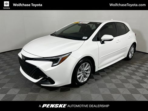 Certified 2025 Toyota Corolla SE w/ SE Package image 1