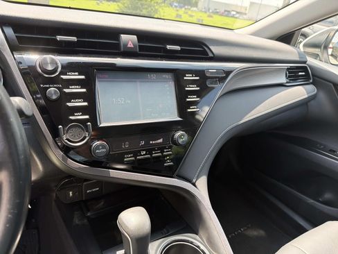 Used 2019 Toyota Camry SE FWD image 29