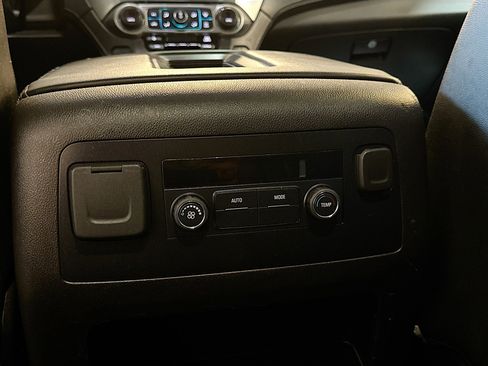 Used 2019 Chevrolet Suburban LT image 27