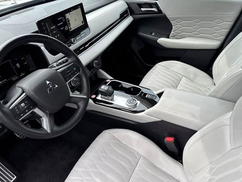 Used 2025 Mitsubishi Outlander SEL AWD/4WD image 10