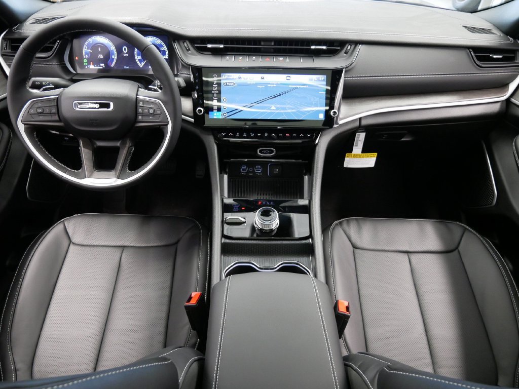 New 2027 Jeep Grand Cherokee Limited AWD/4WD image 16