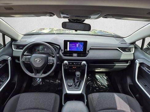 Used 2025 Toyota RAV4 XLE AWD/4WD image 17