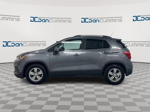 Used 2020 Chevrolet Trax LT w/ Sun & Sound Package FWD image 5