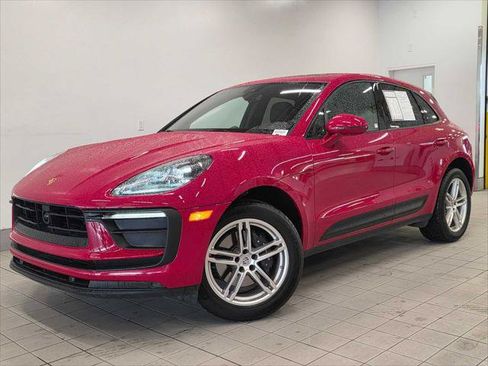 Used 2025 Porsche Macan AWD/4WD image 1