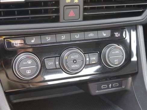 Used 2022 Volkswagen Jetta SE w/ Panoramic Sunroof Package image 26