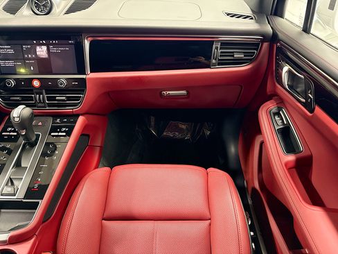 Certified 2026 Porsche Macan S AWD/4WD image 18