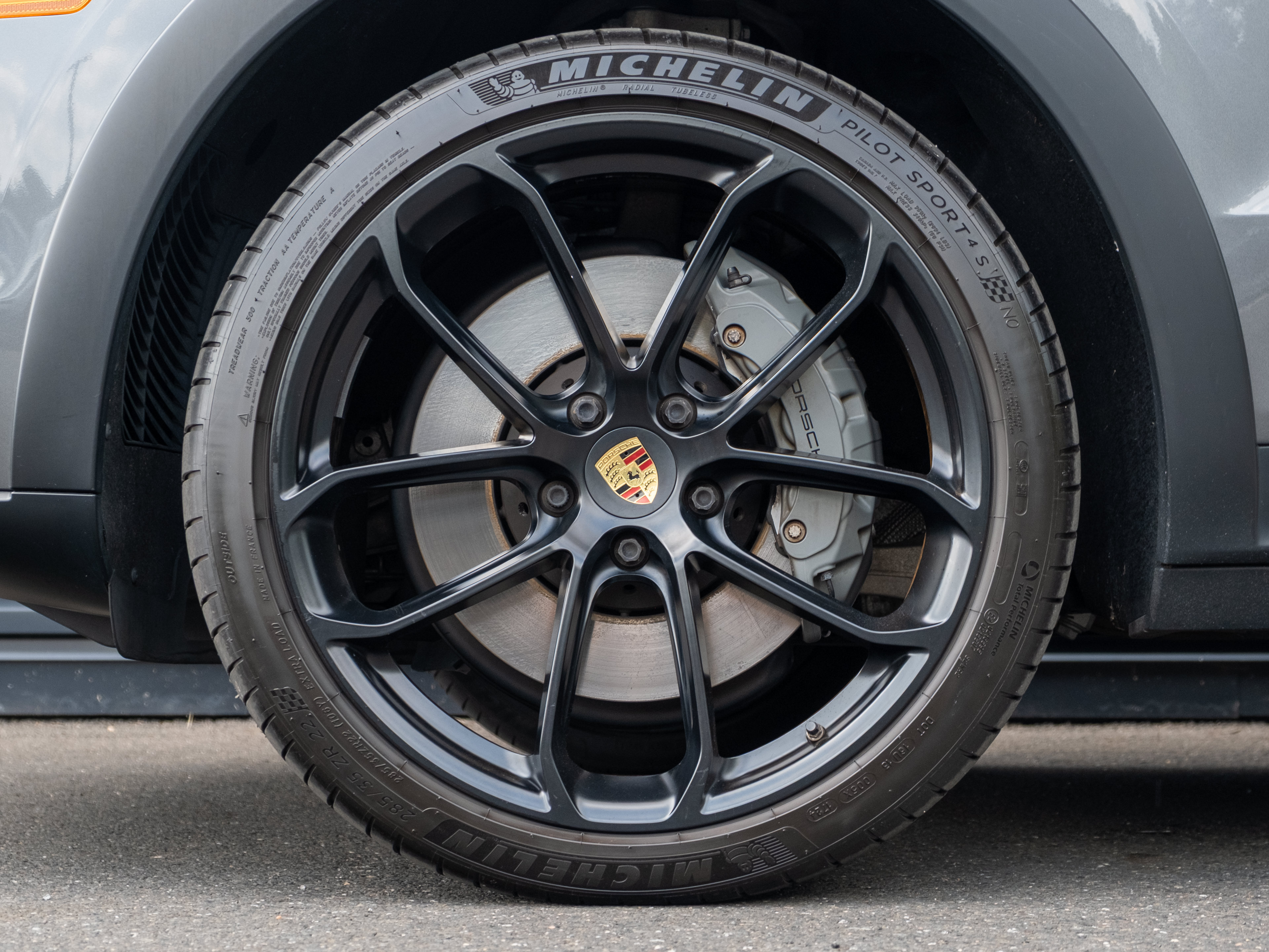 Certified 2022 Porsche Cayenne S AWD/4WD image 12