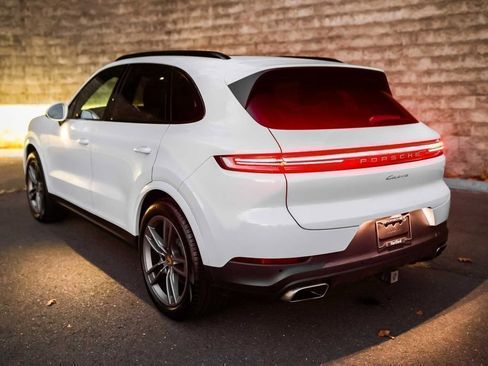 Used 2024 Porsche Cayenne image 8