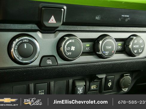 Used 2020 Toyota Tacoma TRD Sport AWD/4WD image 15