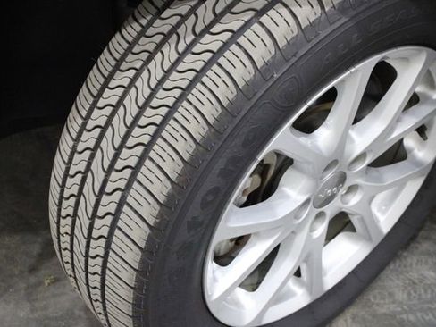 Used 2017 Jeep Cherokee Latitude w/ Comfort/Convenience Group image 34