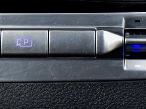 Used 2024 Kia Carnival SX Prestige image 31