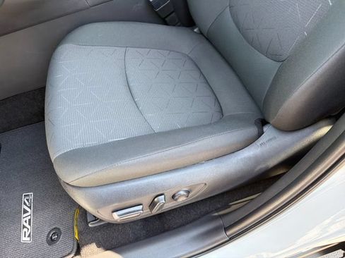 Used 2025 Toyota RAV4 XLE AWD/4WD image 20
