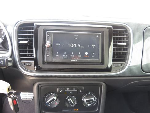 Used 2012 Volkswagen Beetle Turbo FWD image 17
