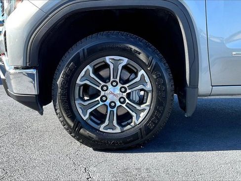 Certified 2025 GMC Sierra 1500 SLT image 11