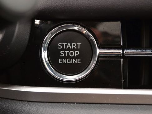 Used 2025 Mitsubishi Outlander AWD image 17