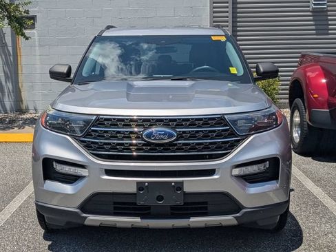 Used 2022 Ford Explorer XLT w/ Equipment Group 202A RWD image 2