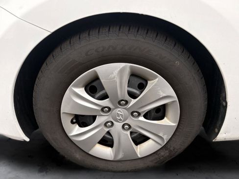 Used 2016 Hyundai Elantra SE image 5