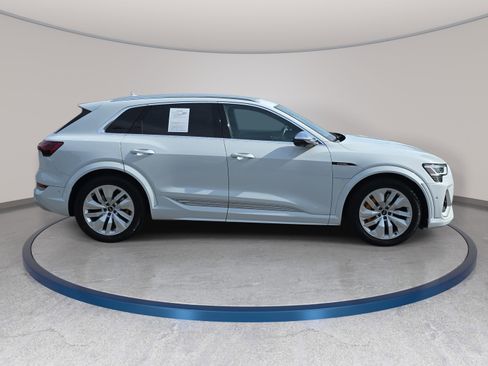 Used 2022 Audi e-tron S Prestige AWD/4WD image 4