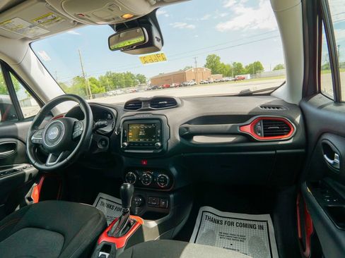 Used 2016 Jeep Renegade Trailhawk AWD/4WD image 16