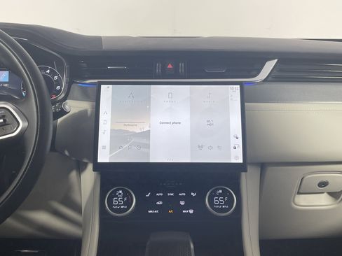 Used 2025 Jaguar F-PACE SVR 575 Edition AWD/4WD image 17