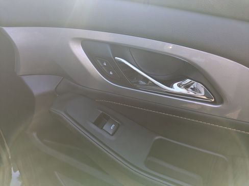 Used 2021 Chevrolet Traverse RS image 36