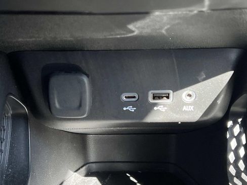 Used 2023 Chevrolet TrailBlazer LT FWD image 24