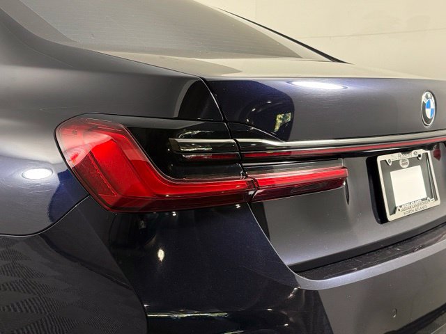Used 2022 BMW 740i w/ M Sport Package RWD image 13