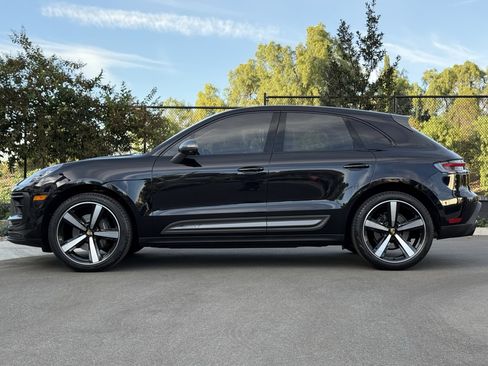 Certified 2023 Porsche Macan Turbo image 2
