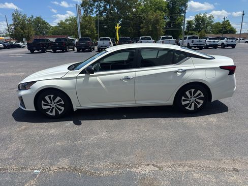 Used 2024 Nissan Altima 2.5 S FWD image 6