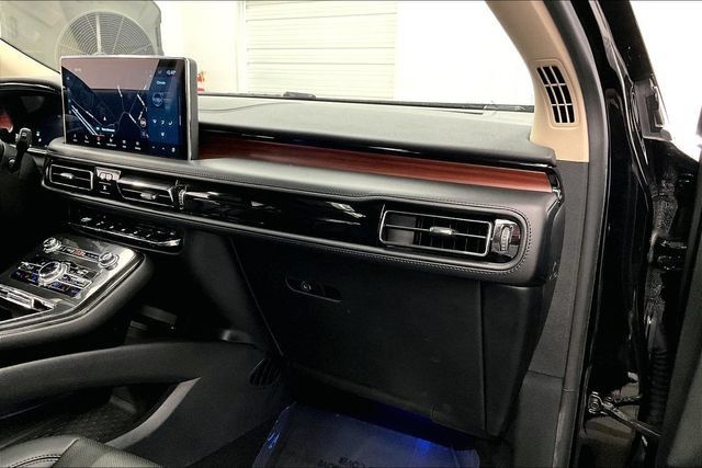 Used 2023 Lincoln Nautilus Reserve w/ Monochromatic Package FWD image 17