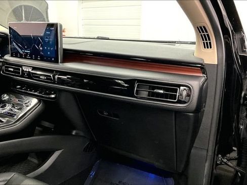 Used 2023 Lincoln Nautilus Reserve w/ Monochromatic Package FWD image 17