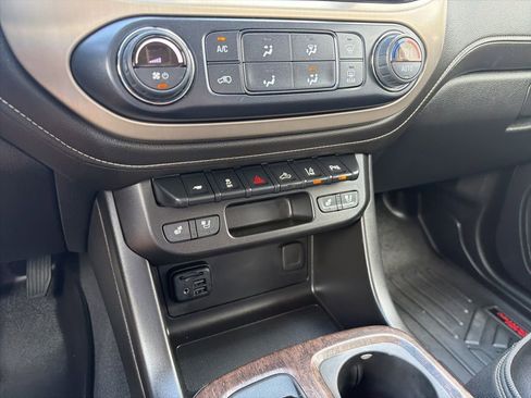 Used 2022 GMC Canyon Denali AWD/4WD image 17